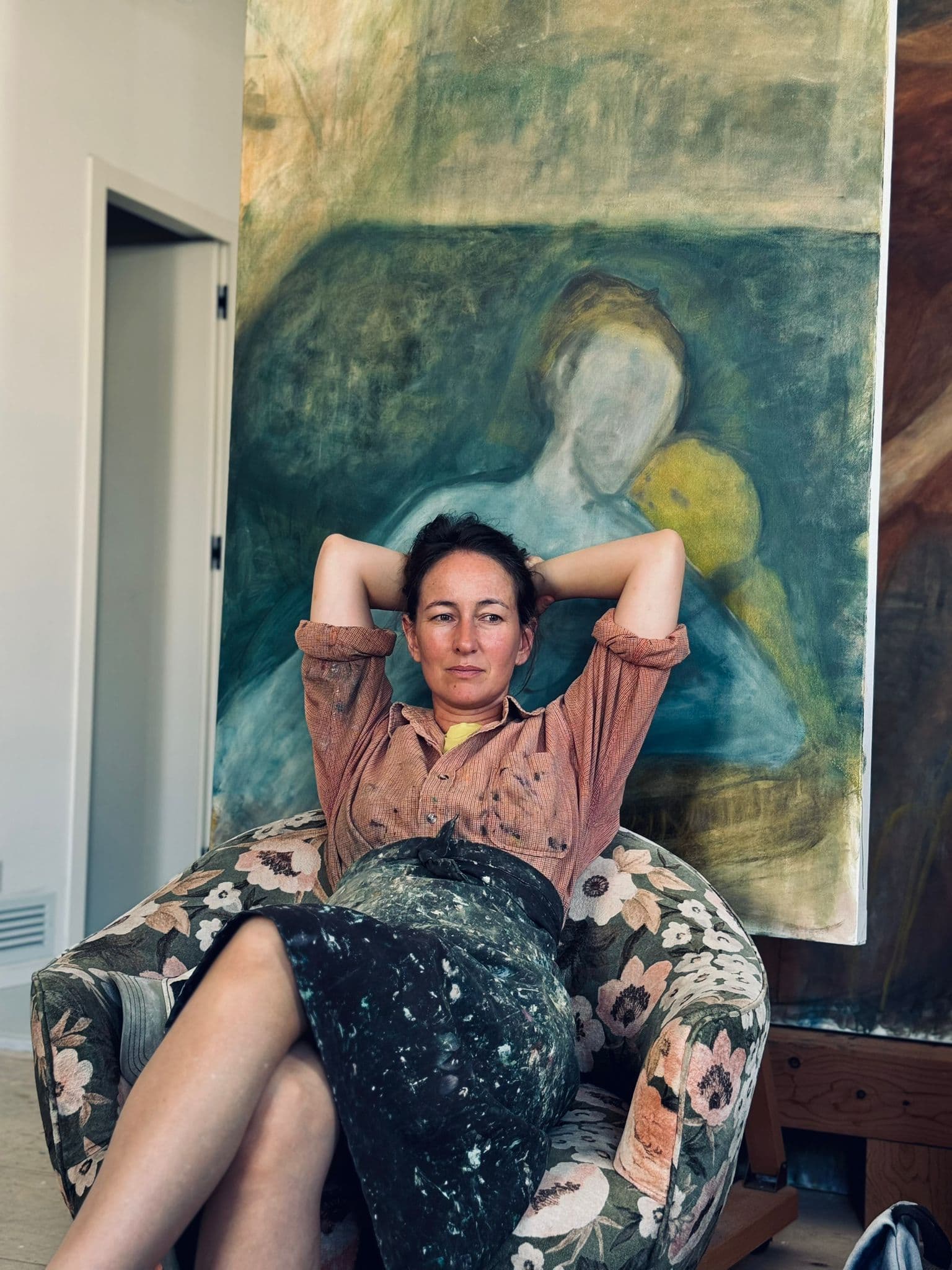 Alex Shnaiderman in her studio